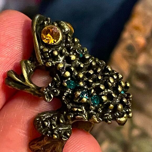 Frog Toad Ring brass with Gem Accents - Picture 1 of 6